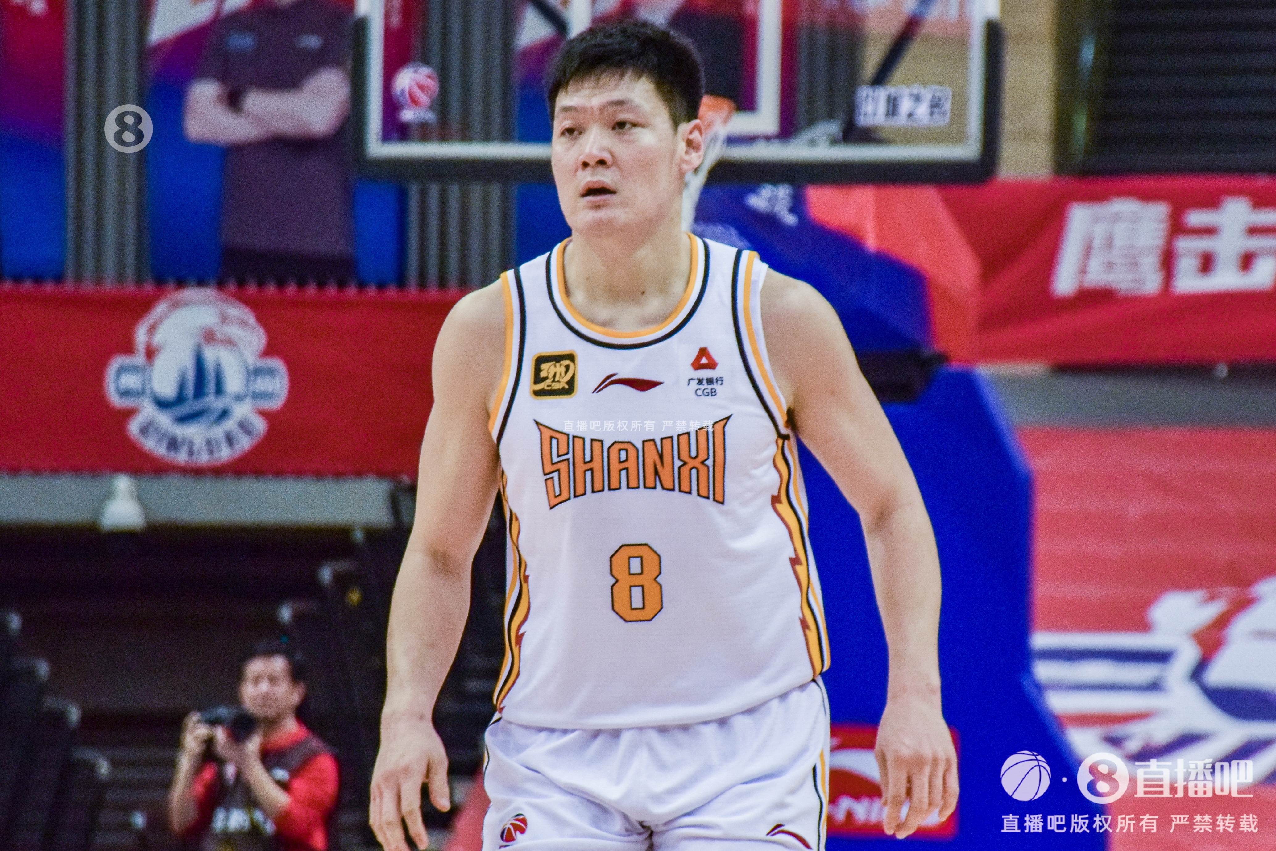 下半场没发挥！张宁上半场5中4拿12分&下半场5中1仅拿2分